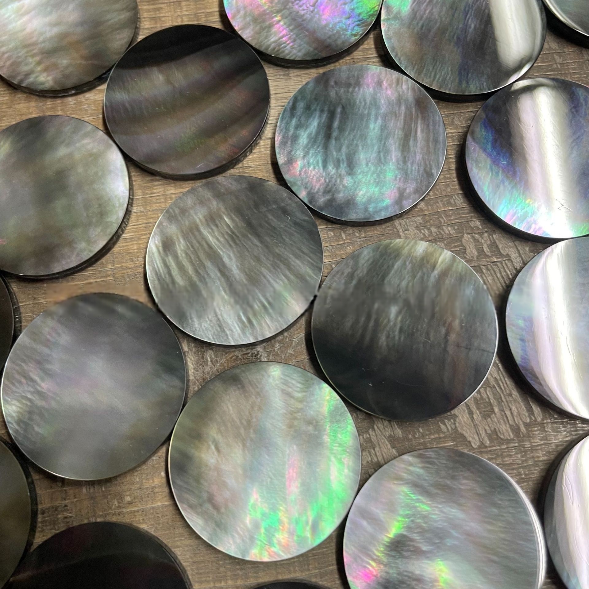 Natural black mother of pearl shell beads