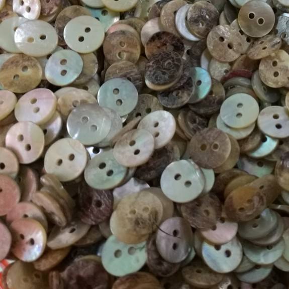 natural shell  buttons